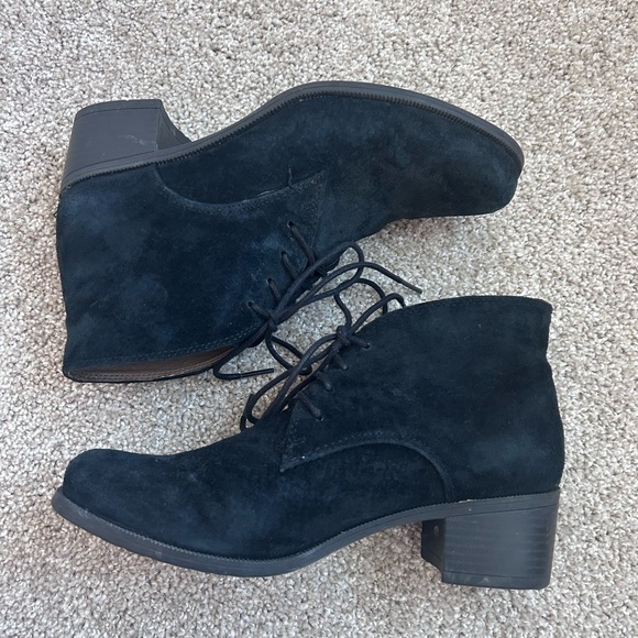 White Mountain Shoes - White Mountain Women’s Black Suede Ankle Booties Size 8